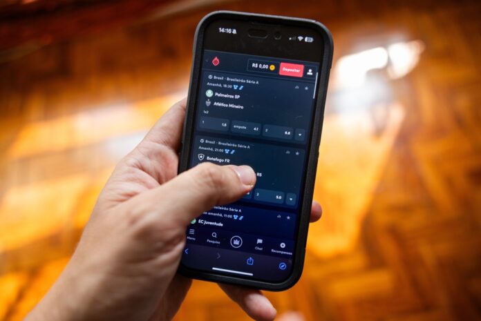 bet-celular-site-de-apostas-foto-danilo-verpafolhapress-2.jpg